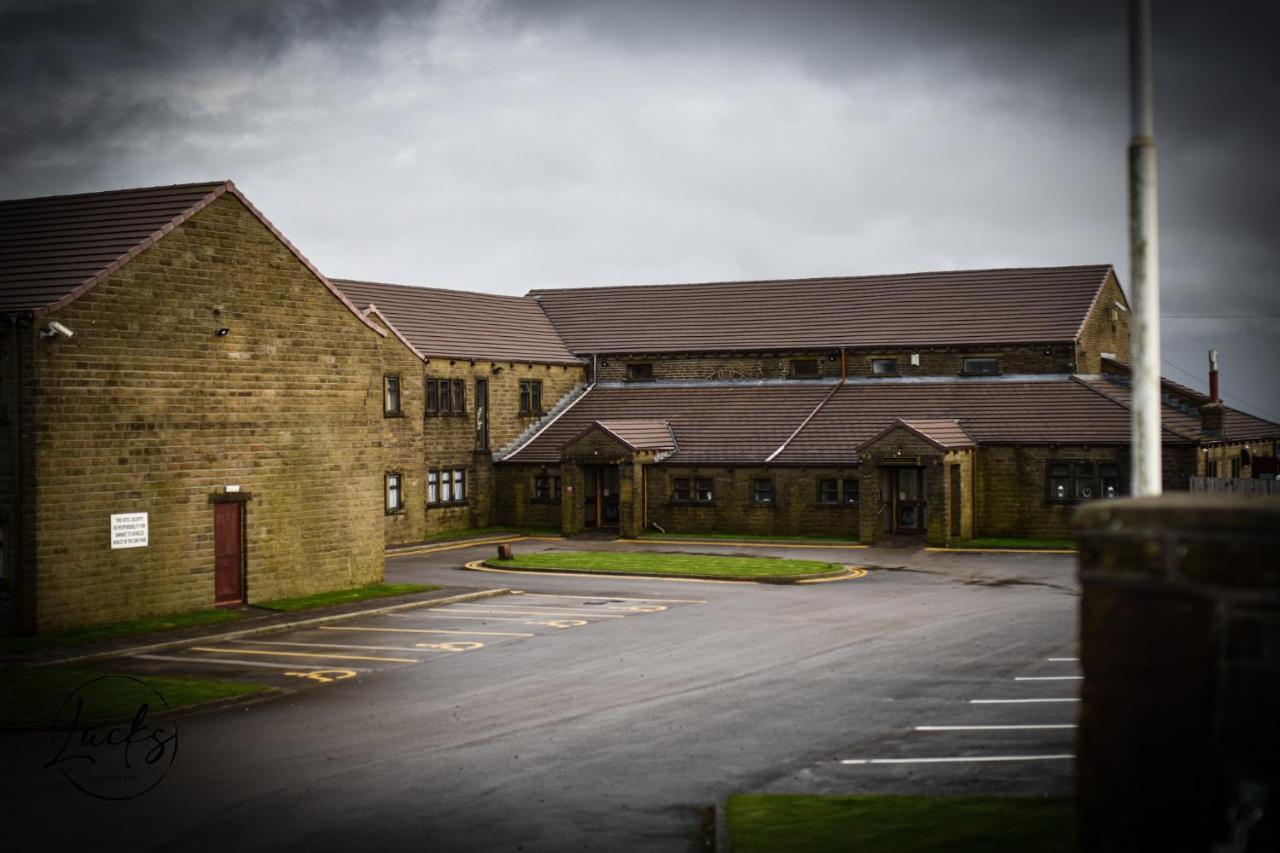 Pennine Manor Hotel Huddersfield Exterior foto